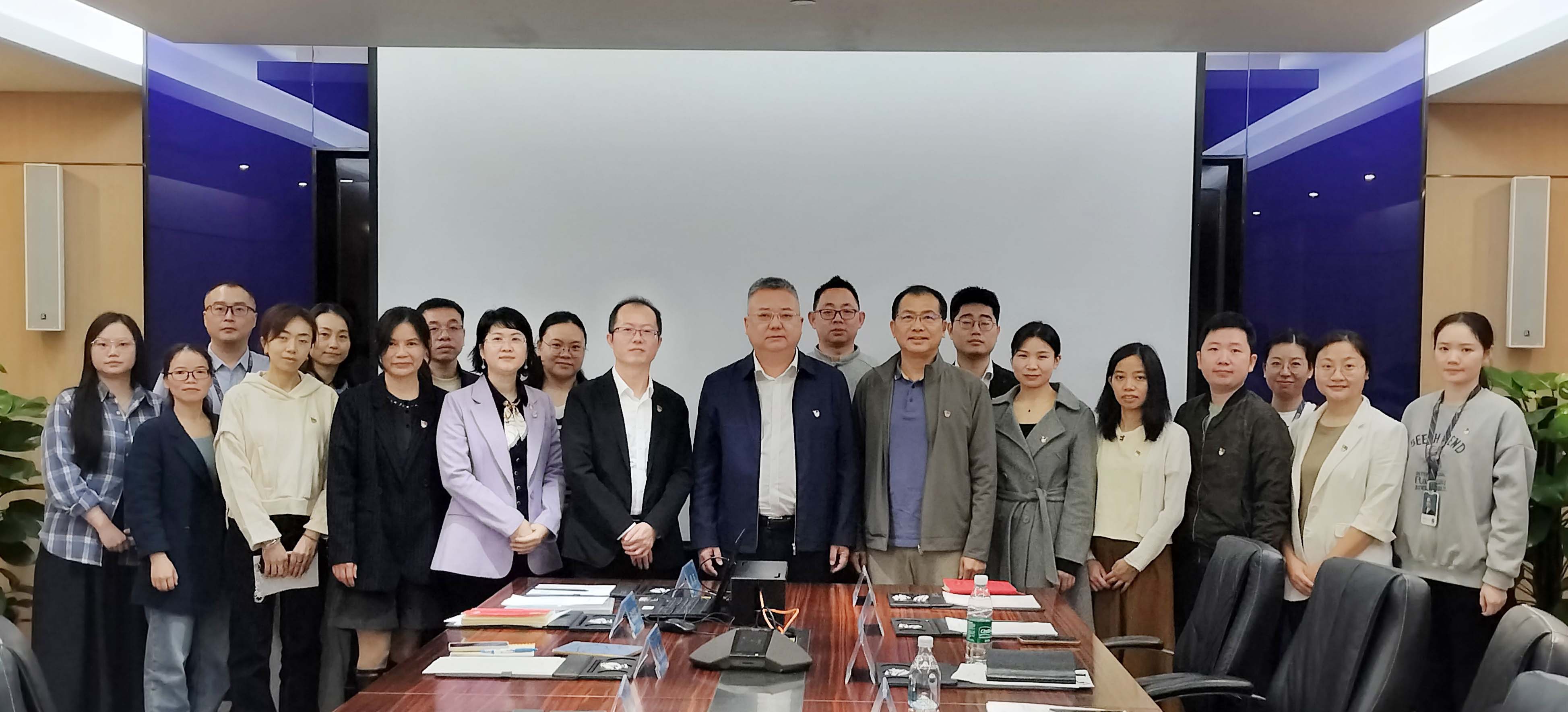 李程任深圳市jinnianhui今年会供应链股份有限公司党委书记，钟志华任党委副书记、纪委书记